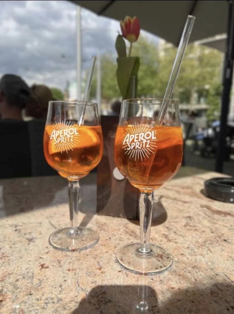 Drinks auf der Terrasse der Käseglocke